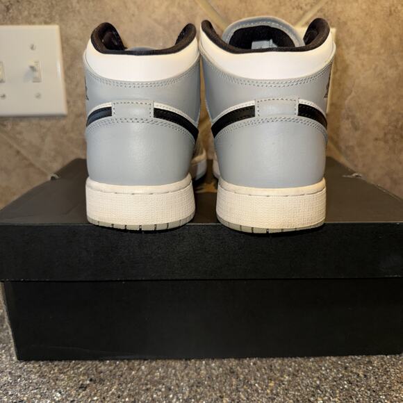 Air Jordan 1 Mid (GS) Light Smoke Grey/Black-White 7Y-8.5 Women